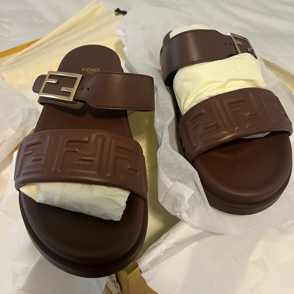Brand New w/ Receipt!!  Fendi Feel Brown Leather Double Strap Sandals